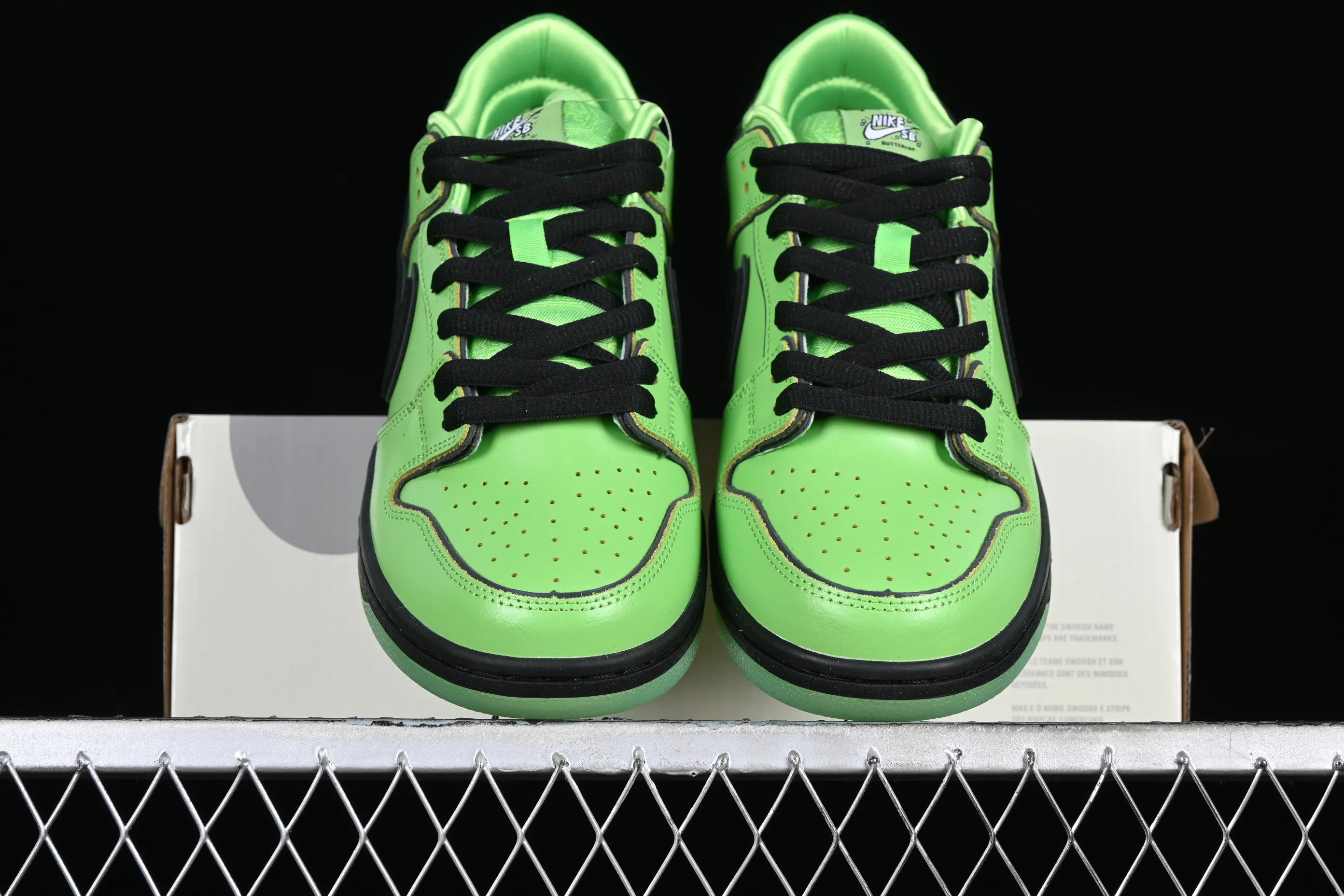 All Categories Nk SB Dunk Series Nk SB Dunk Low Low-top sneakers J version The Powerpuff Girls x Nk SB Dunk Low Powerpuff Girls joint model Low-top casual sneakers FZ8319-300